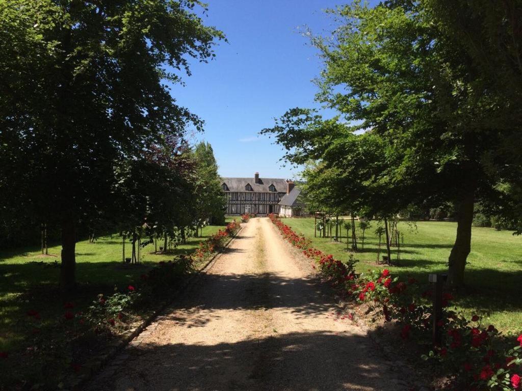 La Gloriette Gite Situe Dans La Propriete Dun Magnifique Manoir Vatteville 外观 照片