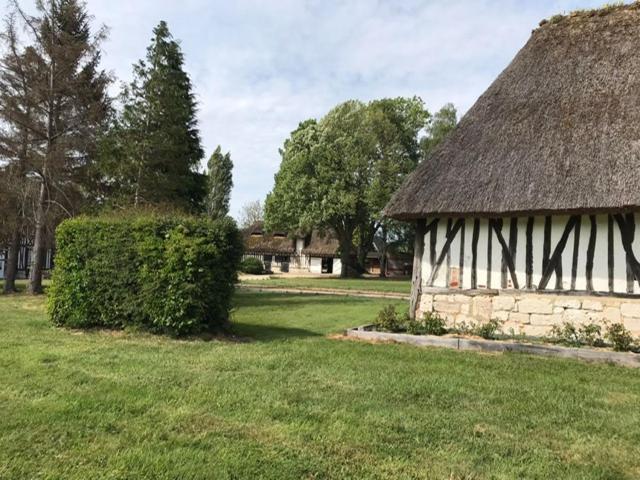 La Gloriette Gite Situe Dans La Propriete Dun Magnifique Manoir Vatteville 外观 照片