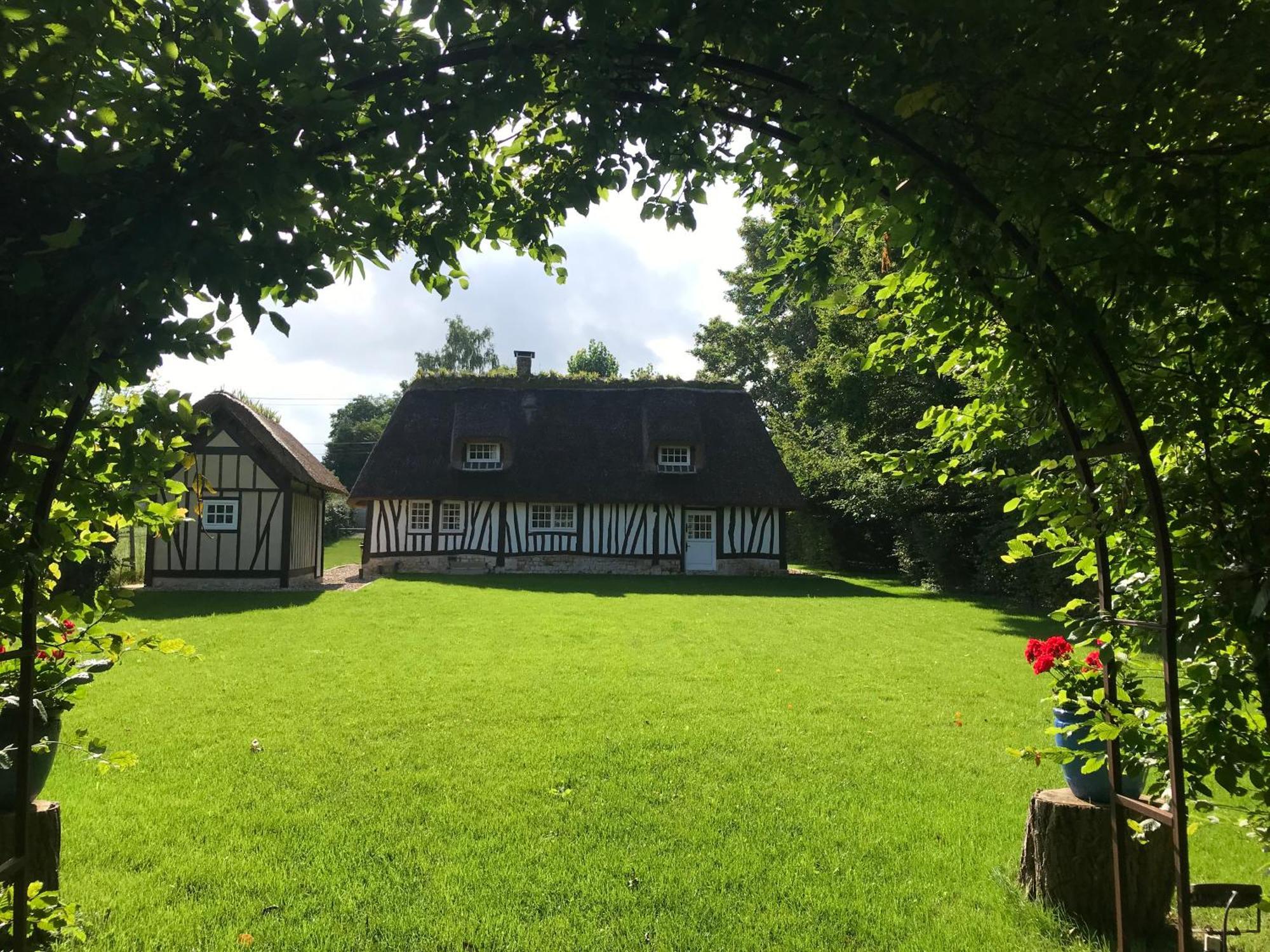 La Gloriette Gite Situe Dans La Propriete Dun Magnifique Manoir Vatteville 外观 照片